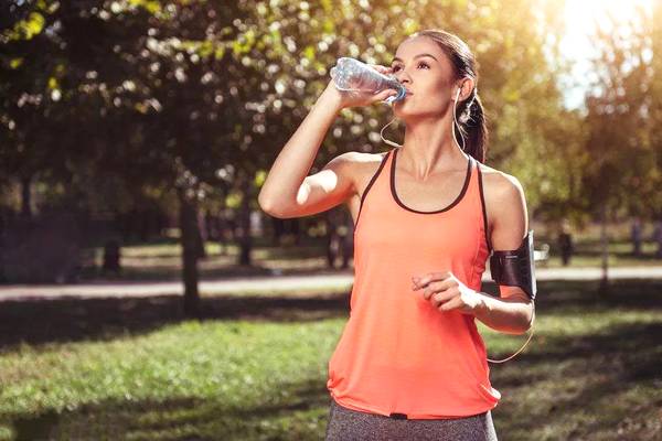夏天到了喝什么水好呢，國林凈水器告訴您最佳飲水方式